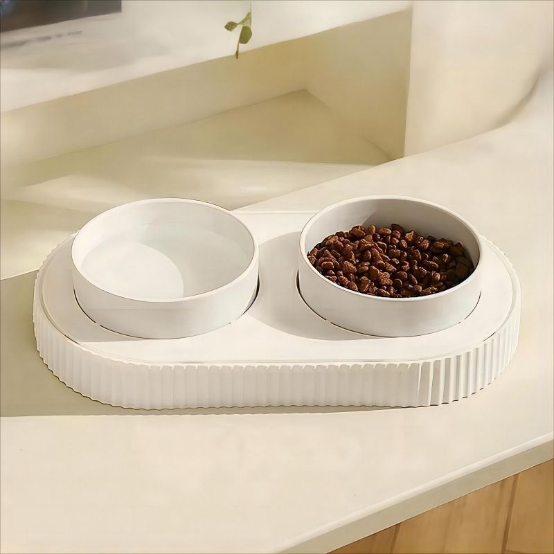 Design keramikkskåler med rillet stativ til hund og katt