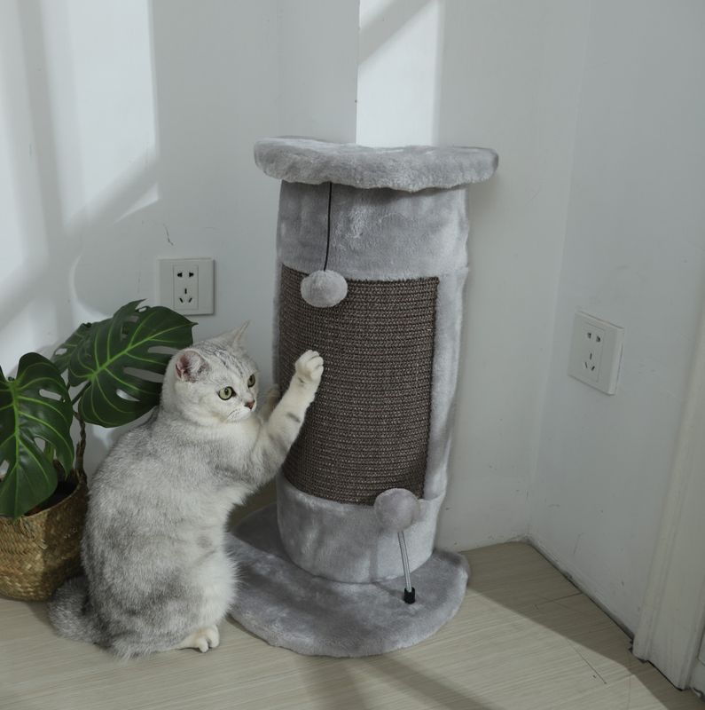 Grått klorestativ til katt for sofa og hjørner