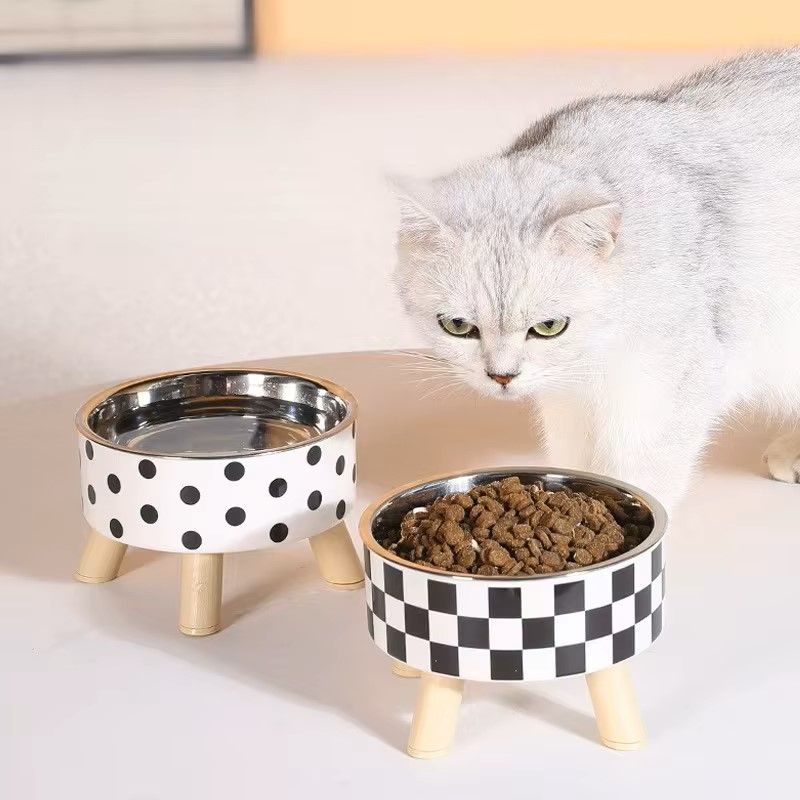 Minimalistisk sjakkrutet hundeskål med bein